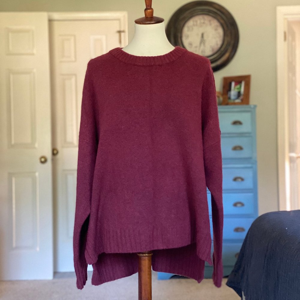 Oversized crewneck sweater in BURGUNDY